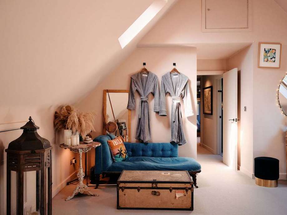 The dressing corner with velvet sofa and robes