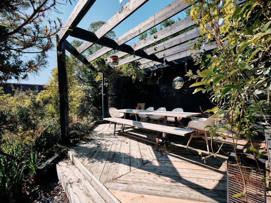The pergola table seen from above